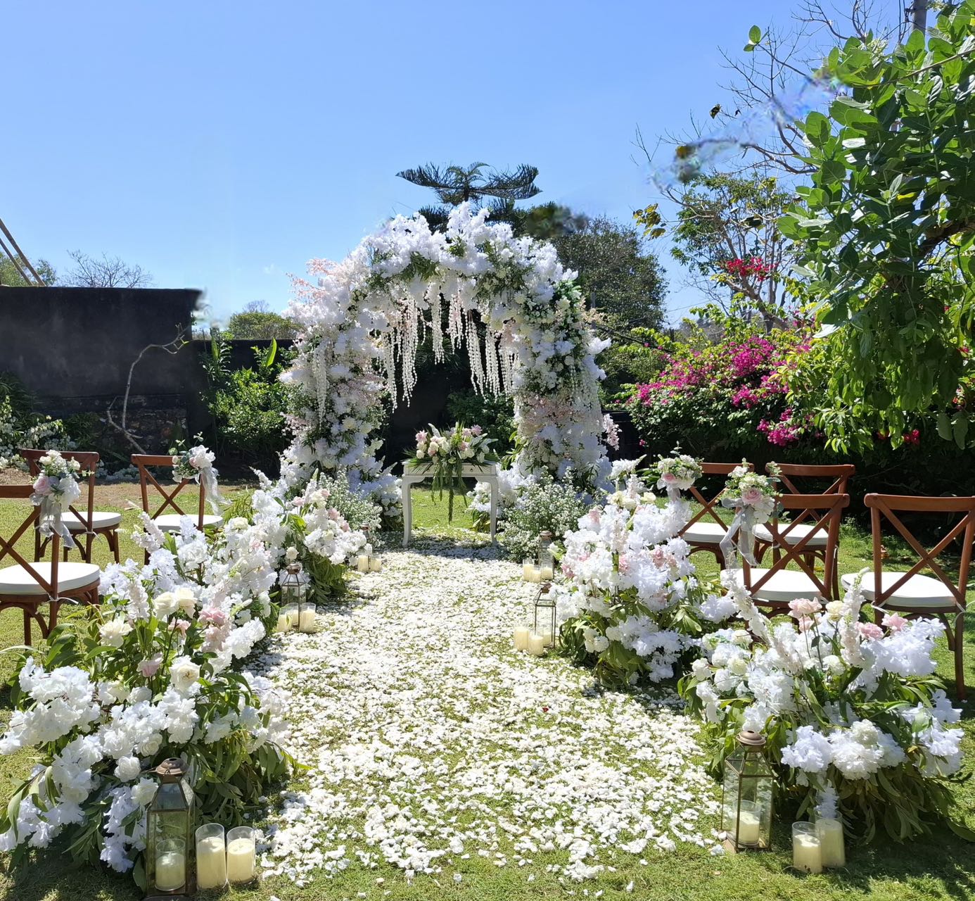 Sculptural Ceremony wedding inspiration by Journities