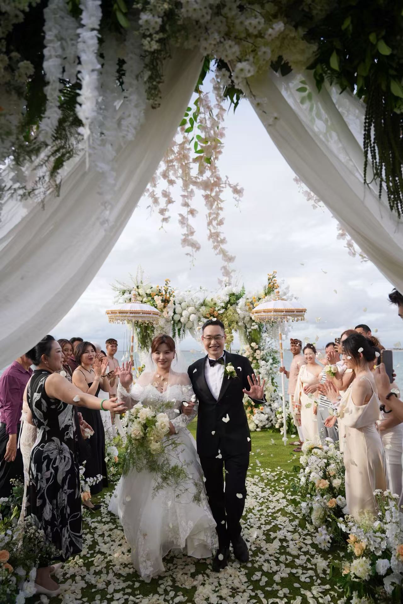 Warm Minimalism wedding inspiration by Journities